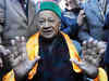 Assembly elections 2012: Midnight call to hold back Virbhadra Singh pays off for Congress party