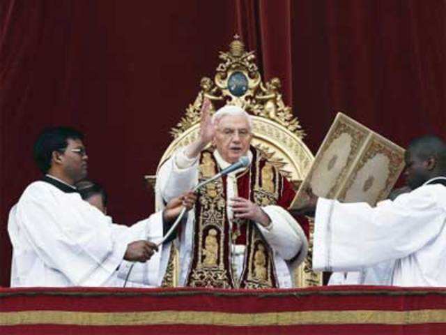 Pope Benedict XVI (C) blesses the crowd
