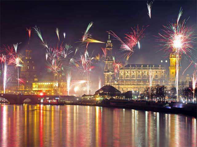 Fireworks erupt Fireworks erupt over on the Elbe river in Dresden