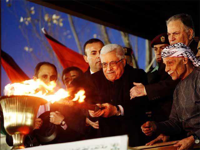 Mahmoud Abbas lights a torch to mark 48th anniversary of Fatah movement