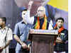 Advani props Shivraj Singh Chouhan, runs down Modi