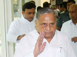 Mulayam Singh today held a meeting with Akhilesh Yadav, ministers and senior officials while the Army staged a flag march in the strife-torn district Mulayam Singh today held a meeting with Akhilesh Yadav, ministers and senior officials while the Army staged a flag march in the strife-torn district