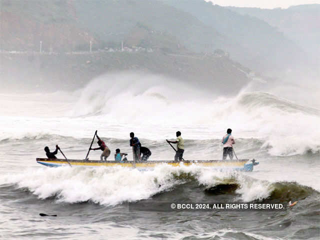 Fishermen battle surging waves in Visakhapatnam