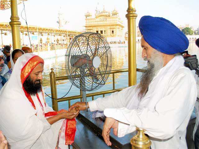 Sri Sri Ravi Shankar at Golden Temple