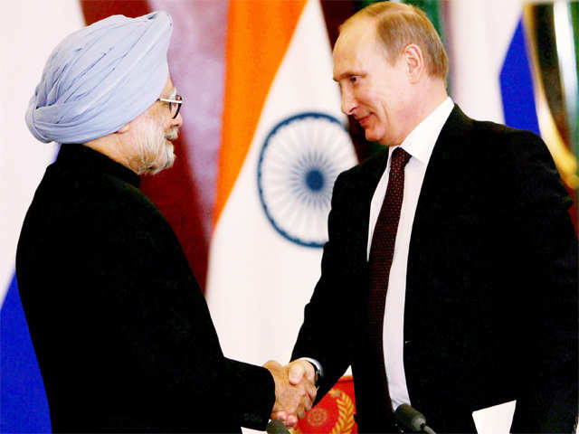 Manmohan Singh with Vladimir Putin in Moscow
