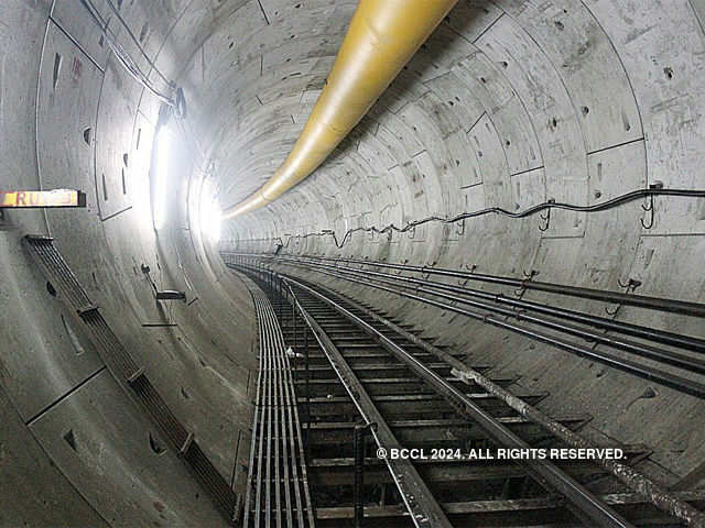 Shield tunneling method