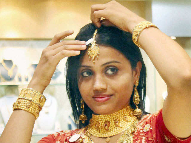 Woman shops for gold on Dhanteras