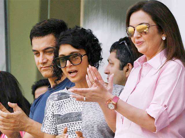 Nita Ambani, Kiran Rao & Aamir Khan at Wankhede Stadium