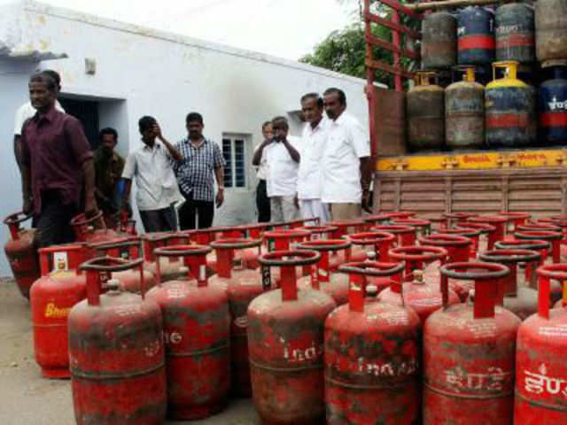 Cash subsidy for LPG consumers in Delhi from Jan 1