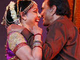 Dharmendra hugs Hema Malini