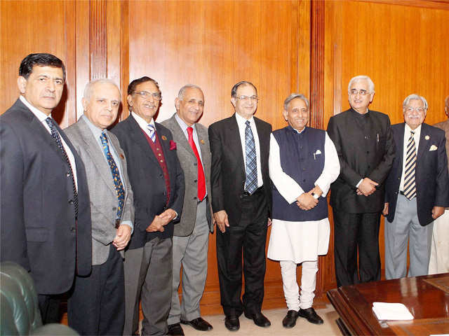 Khurshid, Mani Shankar Aiyar with Pak delegation