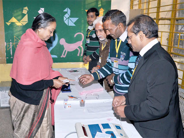 Meira Kumar casts her vote