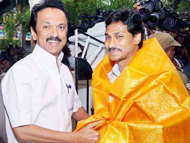 MK Stalin meets YS Jagan Mohan Reddy