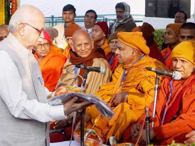 Ambedkar Diwas: Advani presents shawls to Buddhist monks