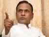 Beni Prasad calls Kumar Vishwas a 'joker' when asked about AAP's challenge to Rahul Gandhi