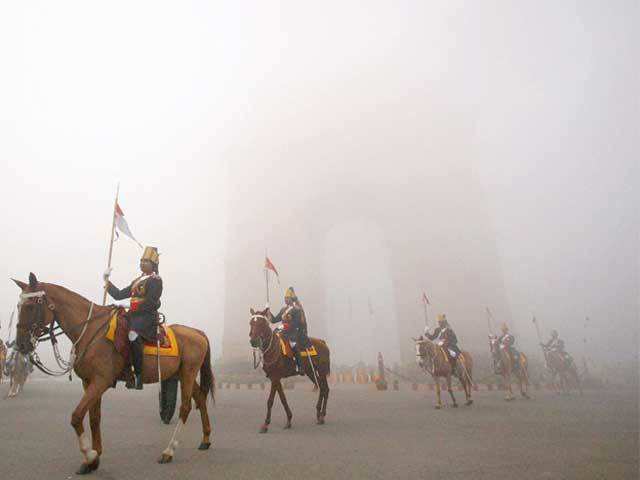 Fog covers India Gate in New Delhi