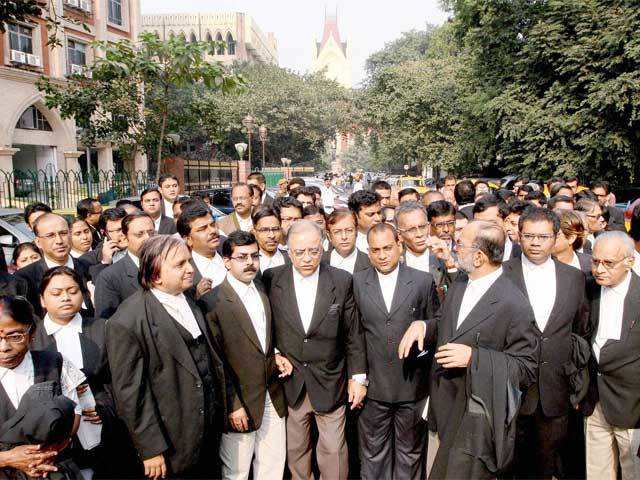 Lawyers support Justice Ganguly in Kolkata