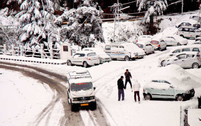 Himachal Pradesh, Kashmir receive season's first snowfall