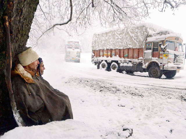 Snowfall in Qazigund