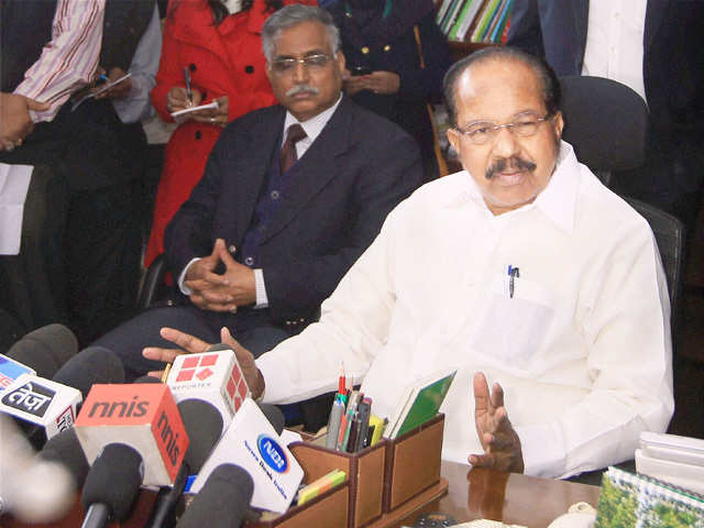 Veerappa Moily takes charge of Ministry of Environment & Forests