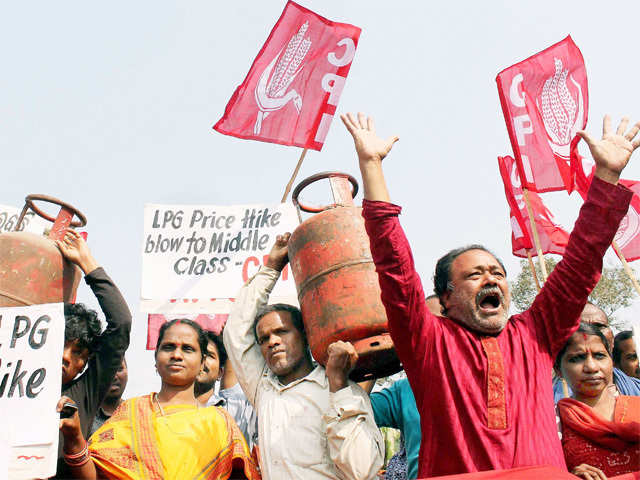 CPI activists shout slogans against the UPA govt