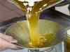 Select edible oils remain weak on stockists selling