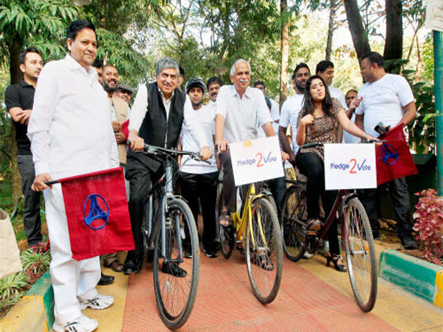 Nanadan Nilekani campaigns for 'Pledge the Vote'