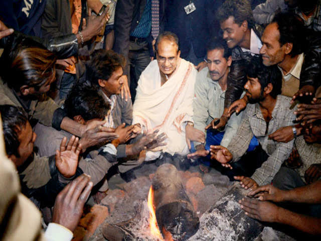 Shivraj Singh Chouhan visits night shelters