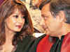 Border love row: Shashi Tharoor's wife Sunanda says she posted messages of Pak journo Mehr on his Twitter handle