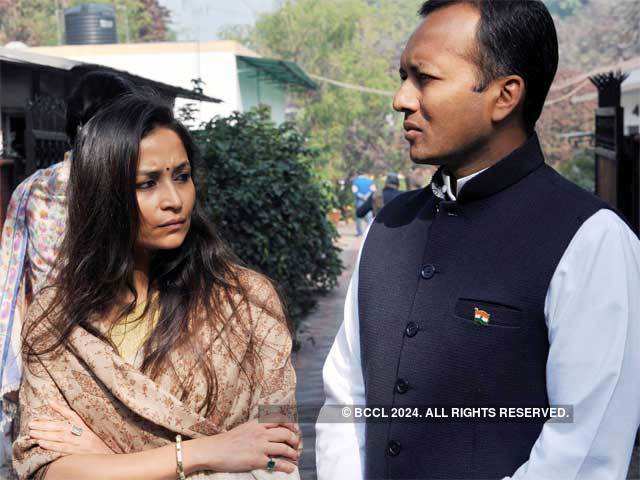 Naveen Jindal with wife leaves Shashi Tharoor's residence