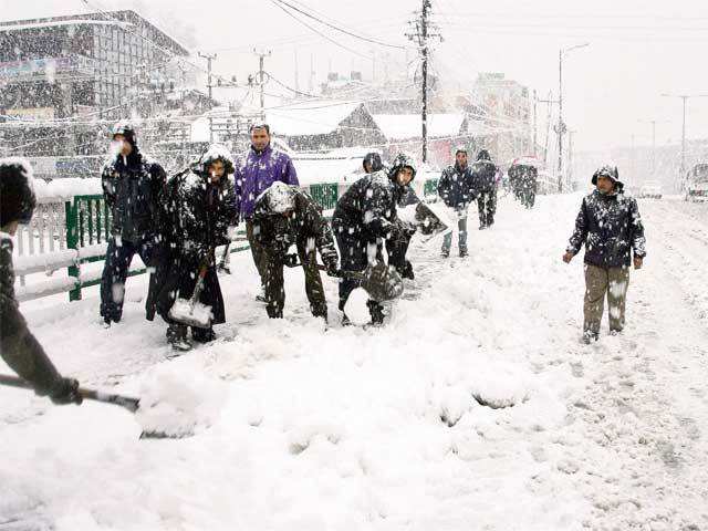 Heavy snowfalls at Badshah Chowk