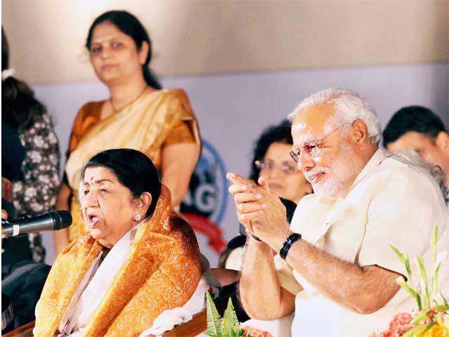 Narendra Modi and Lata Mangeshkar at a function