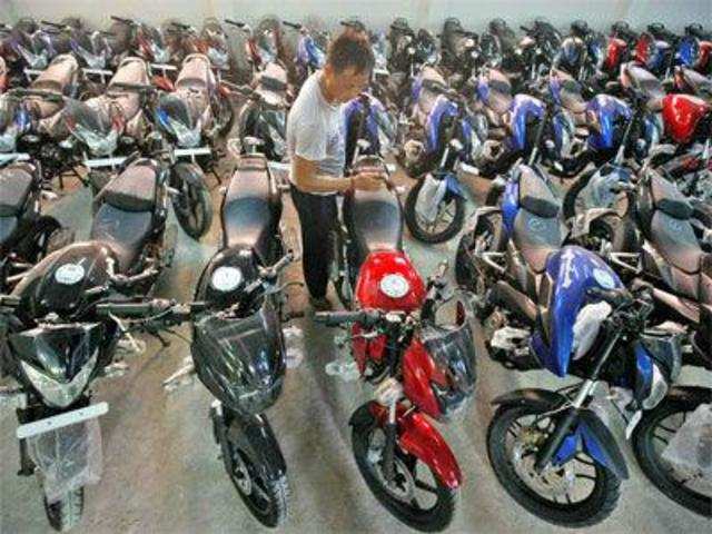 CLSA cuts Bajaj Auto to "sell" on outlook
