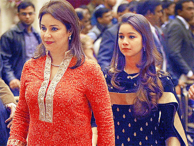 Anjali and Sara Tendulkar at the ceremony