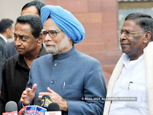 Manmohan Singh, Kamal Nath interact with media