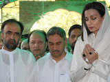 Pakistani delegation pay homage to Nirmala Deshpandey
