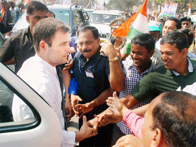 Rahul Gandhi being greeted in Bhubaneswar