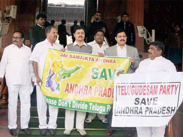 TDP members protest for united Andhra Pradesh