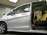 Toyota aims to win points with canine fans