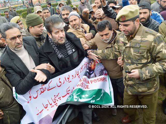 Protest against soldiers in Srinagar