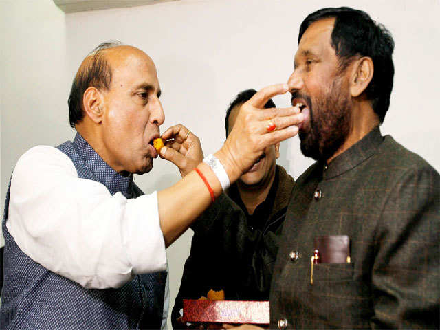 Ramvilas Paswan being offered sweets by BJP President Rajnath Singh