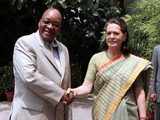 Jacob Zuma shakes hands with Sonia Gandhi