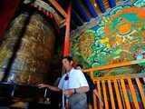 Shrinking tourist flow in Tibet