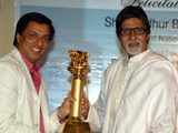 Amitabh Bachchan felicitates Madhur Bhandarkar