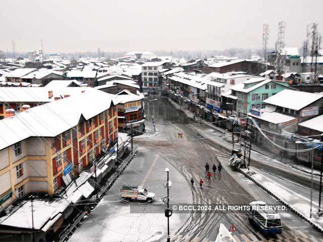 Fresh snowfall in Srinagar