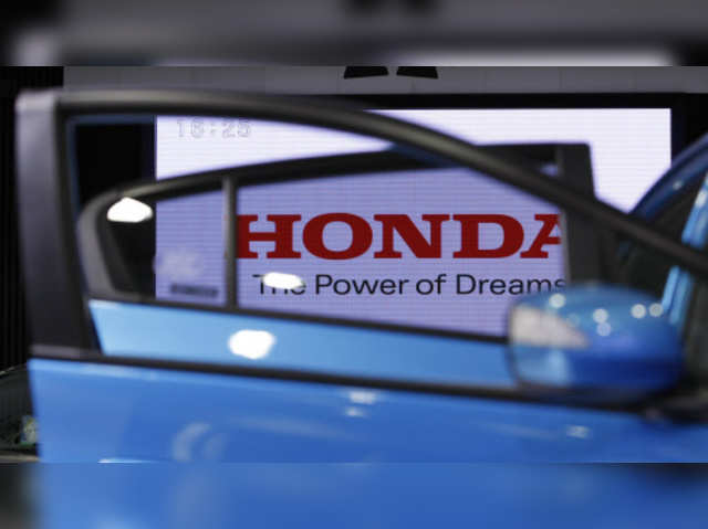 Maruti, Honda lift February car sales, fuelled by duty cut