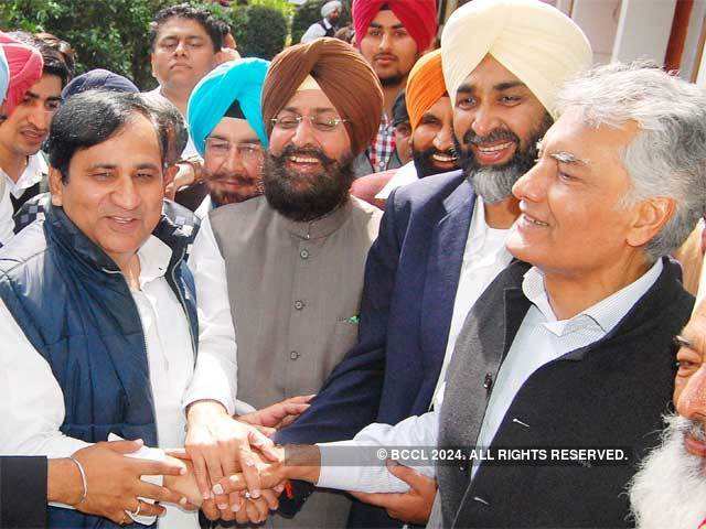 Manpreet Badal joins hand with Partap Singh Bajwa