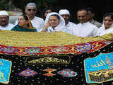 Sonia Gandhi with Muslim devotees