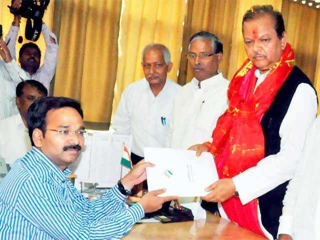 Subodh Kant Sahay files his nomination papers