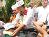 Lok Sabha polls 2014: Arvind Kejriwal's roadshow draws crowds in northeast Delhi